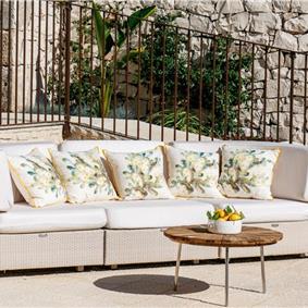  6 bedroom villa with heated pool in Modica, sleeps 18